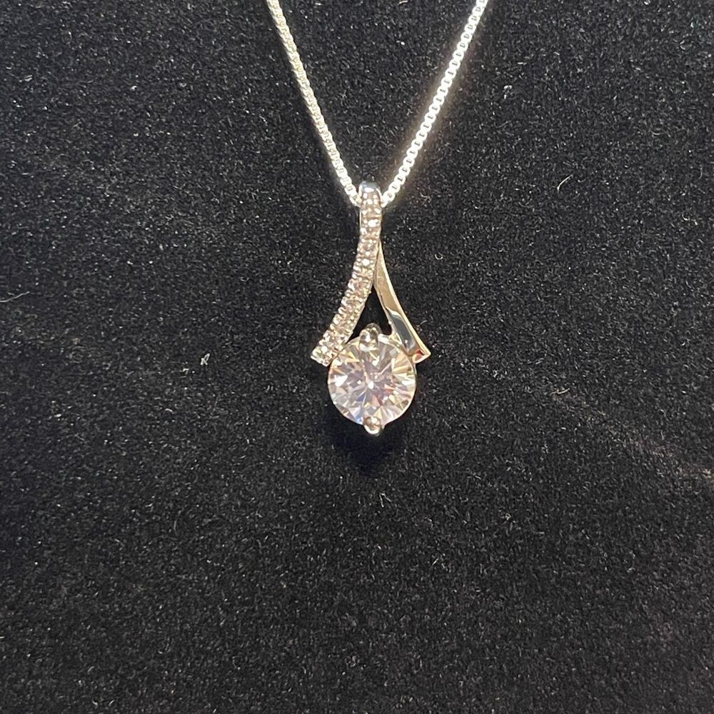 💎NWOT 2 CT Round Cut Diamond Twist Pendant 💎 - Picture 3 of 4